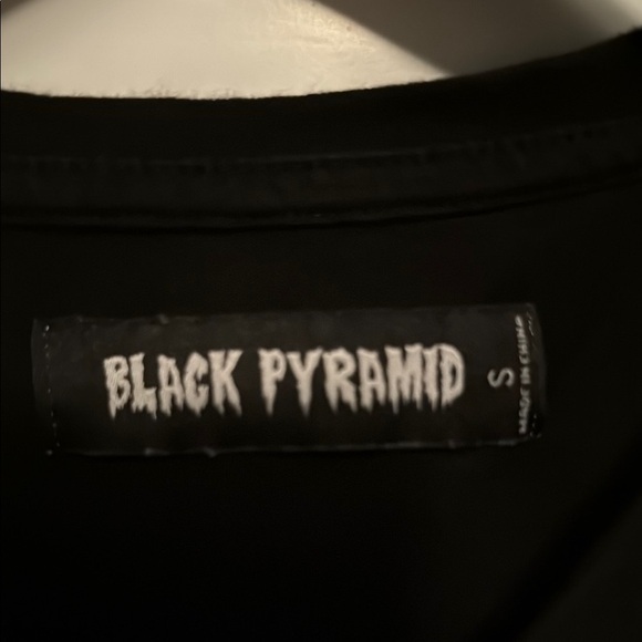 Black Pyramid Astronaut Graphic Tee - Black and White - Picture 3 of 3